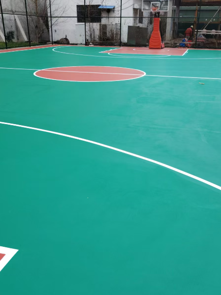 阳朔 球场长期使用易出现地面开裂